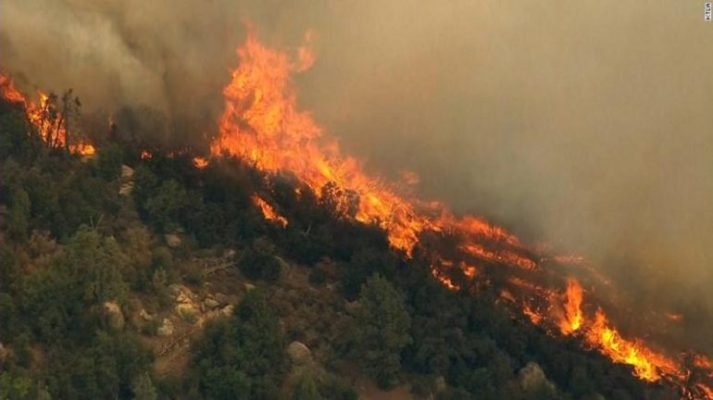 Zjarre të qëllimshëm në Vlorë/ Flakët përfshijën malin e Dukatit