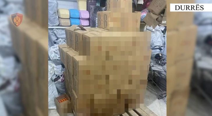 Magazinoi mijëra produkte kozmetike të kontrabanduara, arrestohet 30-vjeçari në Durrës
