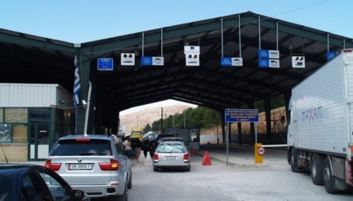 Mbyllet kufiri me Greqinë, për dy ditë do të lejohet kalimi vetëm nga Kapshtica