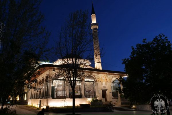 Nesër Bajram, Presidenti Begaj uron besimtarët myslimanë: Zoti ju bekoftë!