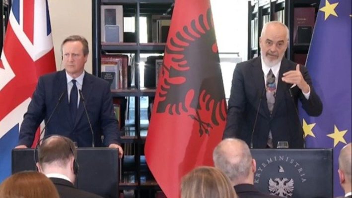 Sekretari i Jashtëm britanik në Tiranë, Rama dhe Cameron: Bashkë kundër emigracionit të paligjshëm