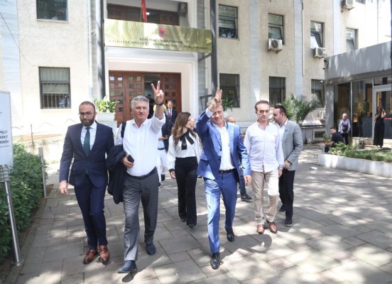 FOTO-LAJM/ Vula e partisë i shkoj Berishës, si e pritën deputetët vendimin e Apelit