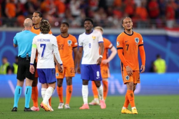 “Paqe” mes Holandës dhe Francës, ndeshja mbyllet në barazim