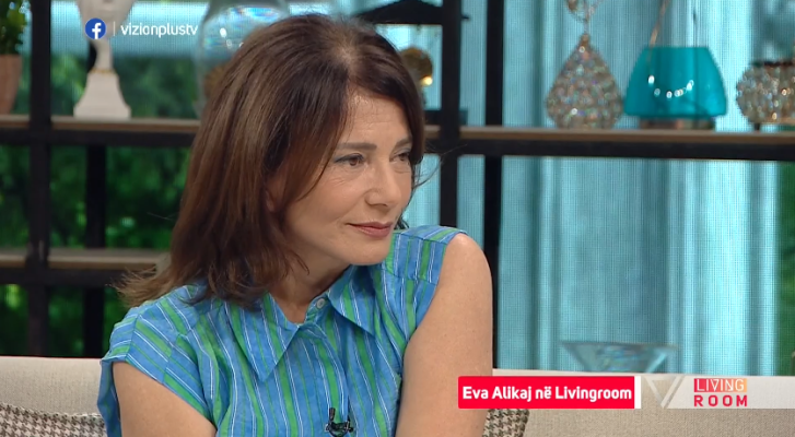 Ku ka humbur? Aktorja Eva Alikaj bën rrëfimin e rrallë në “Living Room”: Ndriçim Xhepa s’më bënte kurrë vërejtje, si më komplimentoi pas shfaqjes