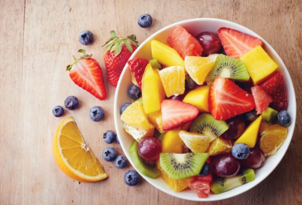 Frutat që hidratojnë më shumë, çfarë duhet të konsumoni në ditët e nxehta të verës