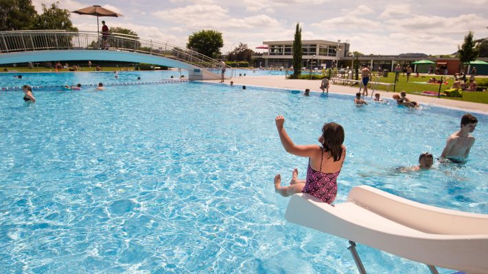 Uji i pishinave rrit shanset për infeksione të ndryshme, si të mbroheni