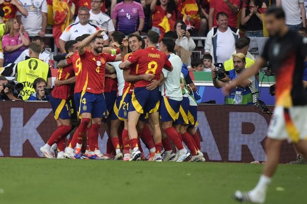 Spanja dërgon Gjermaninë me “pushime”, të zotët e shtëpisë eliminohen që në çerekfinale
